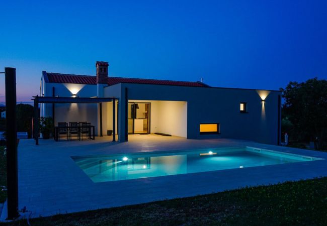 Villa in Vintijan - Villa Lia for 6 people near Pula with children playground and private pool Villa in Vintijan - Villa Lia for 6 people near Pula with children playground and private pool