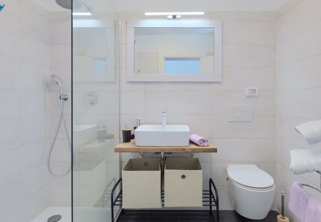 Villa in Vintijan - Villa Lia for 6 people near Pula with children playground and private pool Villa in Vintijan - Villa Lia for 6 people near Pula with children playground and private pool