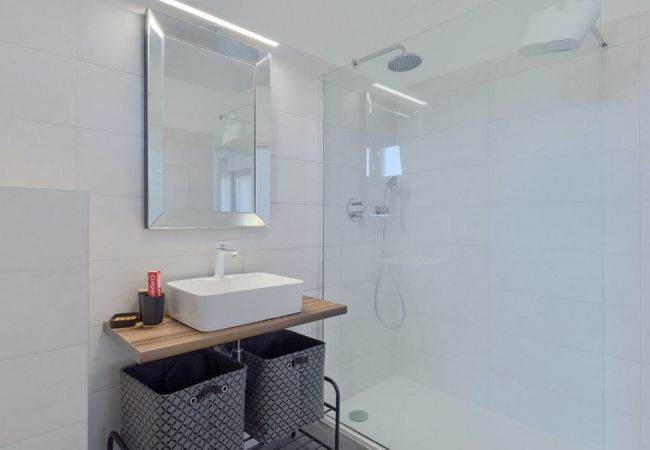 Villa in Vintijan - Villa Lia for 6 people near Pula with children playground and private pool Villa in Vintijan - Villa Lia for 6 people near Pula with children playground and private pool