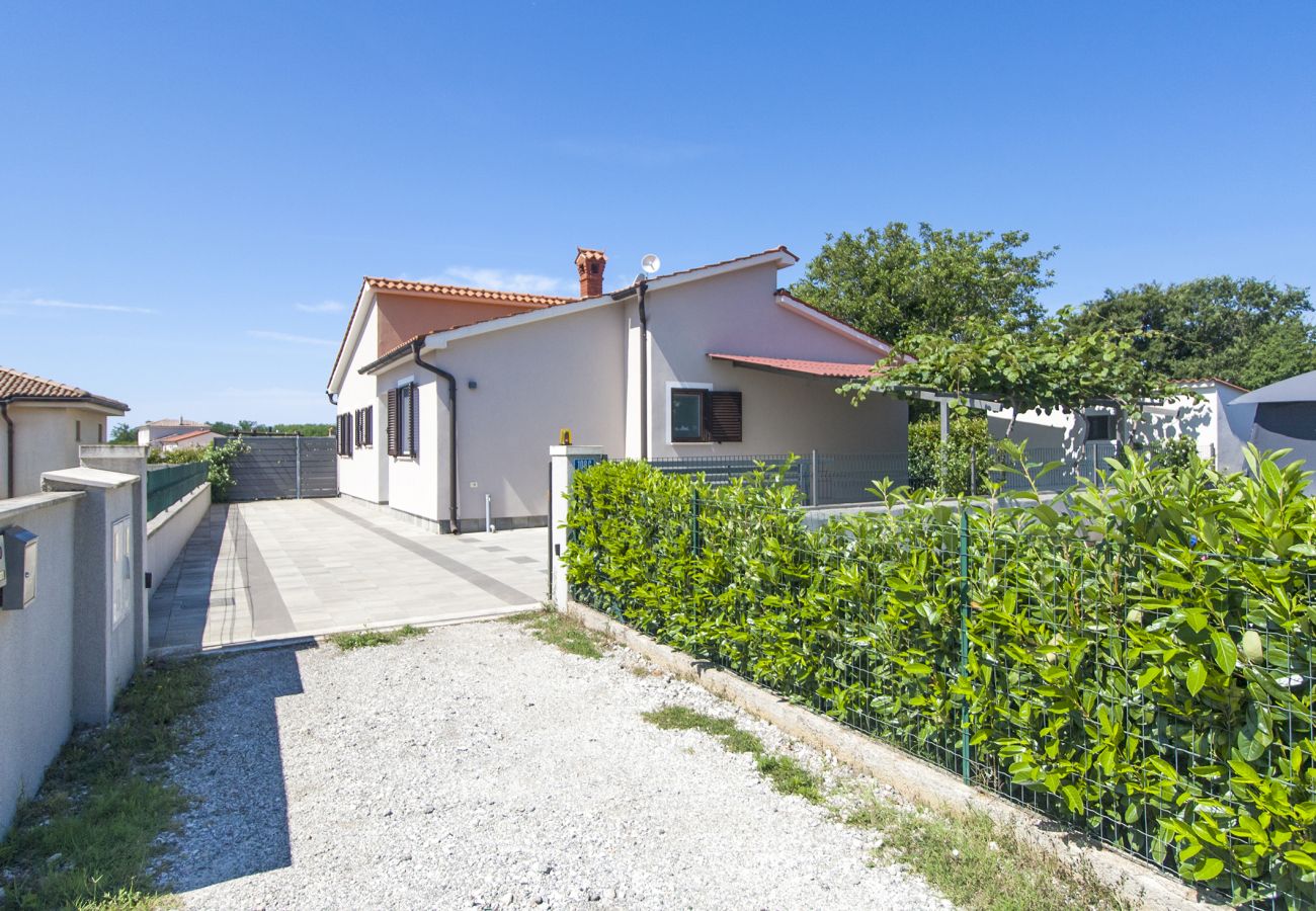 Villa in Marcana - Holiday House Gortan for 7 people near Pula with children playground and private pool - pet friendly