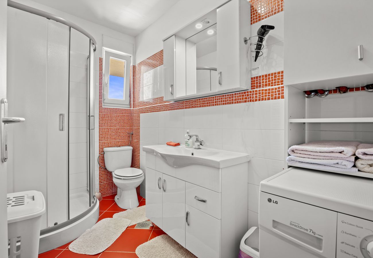 Villa in Marcana - Villa Sole Istria near Pula for 7 people with jacuzzi and children playground