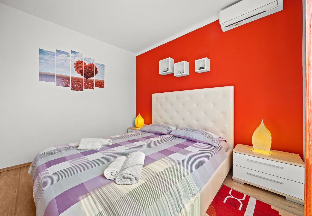 Villa in Marcana - Villa Sole Istria near Pula for 7 people with jacuzzi and children playground