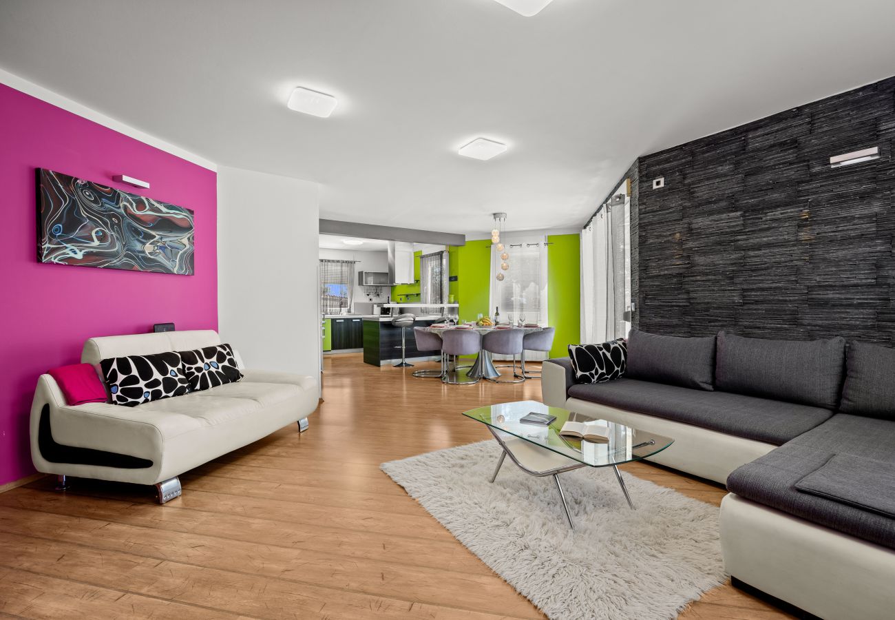 Villa in Marcana - Villa Sole Istria near Pula for 7 people with jacuzzi and children playground