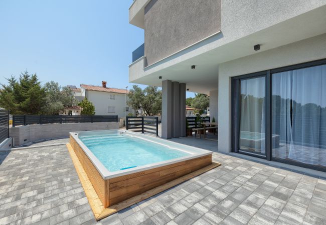 Villa in Štinjan - Villa Loreta near Fažana for 7 + 1 people with luxury private jacuzzi only 600 meters from sea Villa in Štinjan - Villa Loreta near Fažana for 7 + 1 people with luxury private jacuzzi only 600 meters from sea
