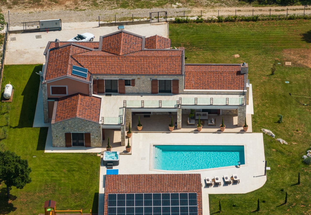 Villa in Hrboki - Villa Antea for 10 people near Barban with heated pool 75 m2 - welness & large garden