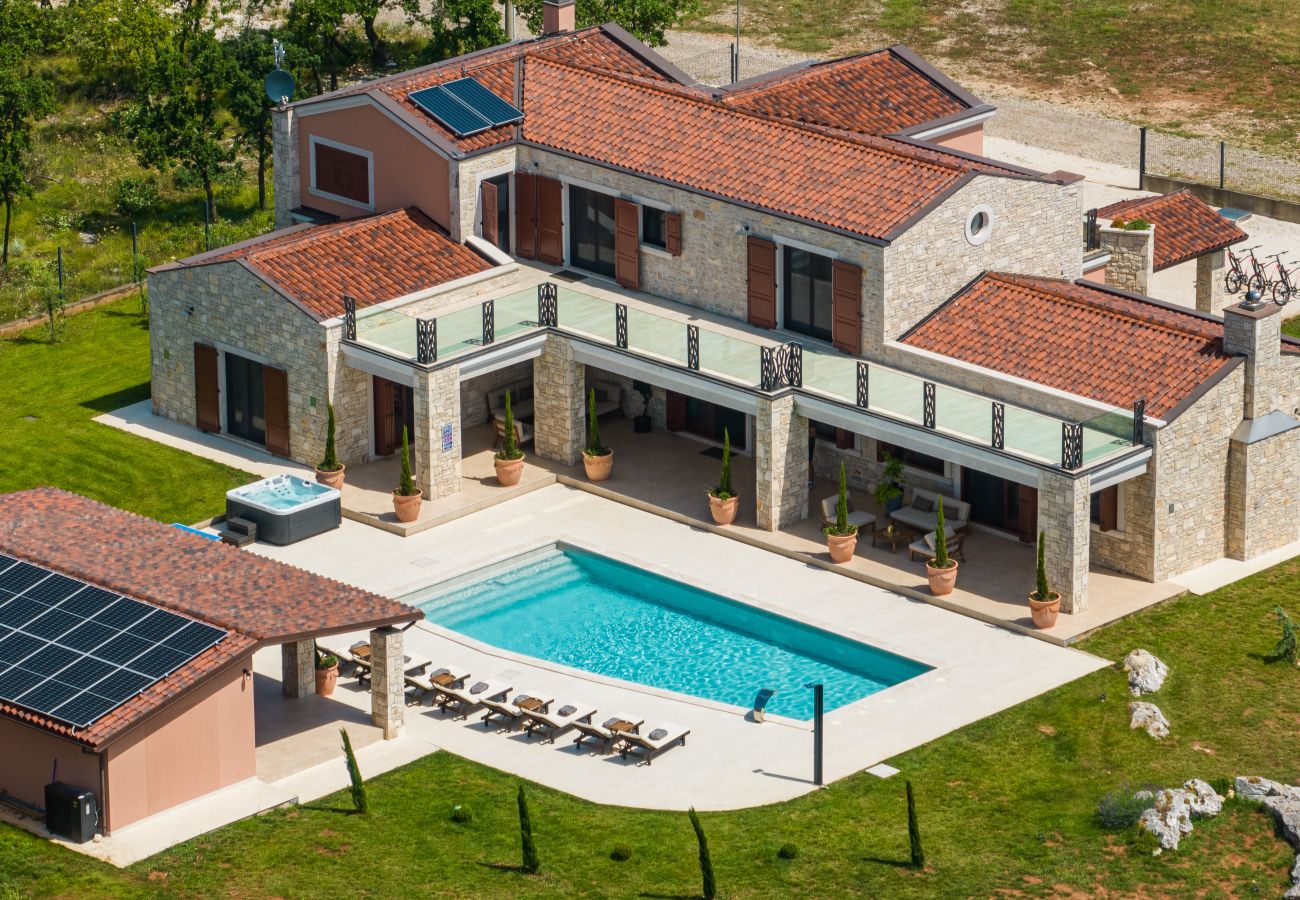 Villa in Hrboki - Villa Antea for 10 people near Barban with heated pool 75 m2 - welness & large garden