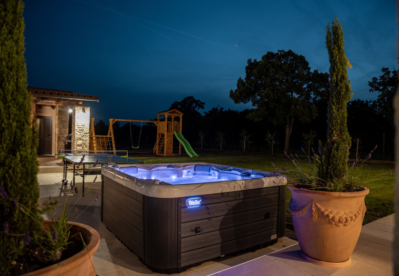 Villa in Hrboki - Villa Antea for 10 people near Barban with heated pool 75 m2 - welness & large garden