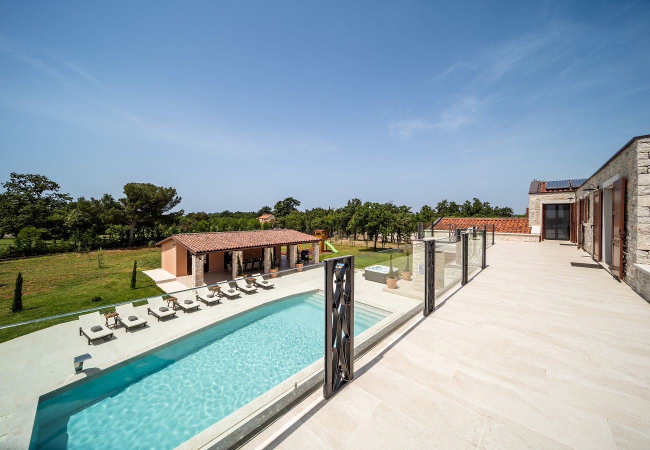 Villa in Hrboki - Villa Antea for 10 people near Barban with heated pool 75 m2 - welness & large garden