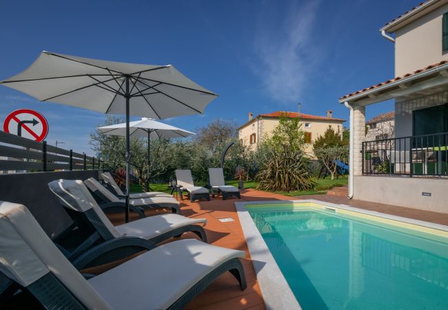 Villa in Krnica - Villa Laura Krnica near Pula for 8 people - pet friendly with children playground Villa in Krnica - Villa Laura Krnica near Pula for 8 people - pet friendly with children playground