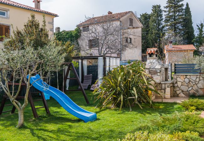 Villa in Krnica - Villa Laura Krnica near Pula for 8 people - pet friendly with children playground Villa in Krnica - Villa Laura Krnica near Pula for 8 people - pet friendly with children playground