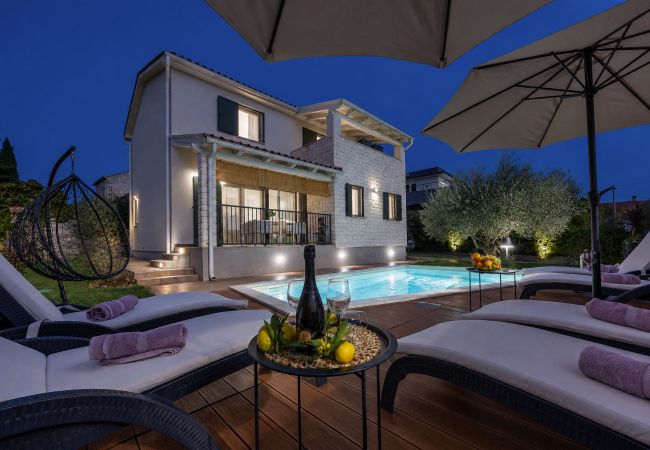 Villa in Krnica - Villa Laura Krnica near Pula for 8 people - pet friendly with children playground
