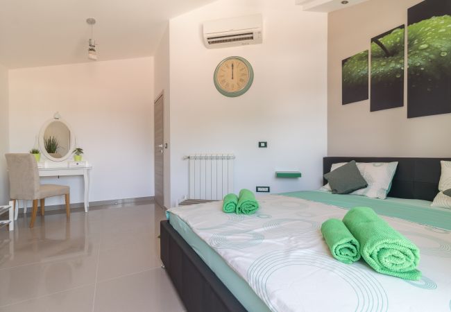Villa in Valtura - Villa Istra Kamen for kids & families near Pula for 18 people with sport activities, wellness & 67 m2 heated private pool Villa in Valtura - Villa Istra Kamen for kids & families near Pula for 18 people with sport activities, wellness & 67 m2 heated private pool