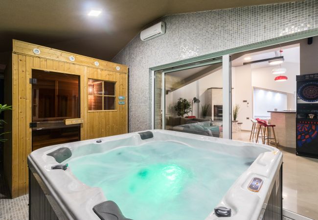 Villa in Valtura - Villa Istra Kamen for kids & families near Pula for 18 people with sport activities, wellness & 67 m2 heated private pool Villa in Valtura - Villa Istra Kamen for kids & families near Pula for 18 people with sport activities, wellness & 67 m2 heated private pool