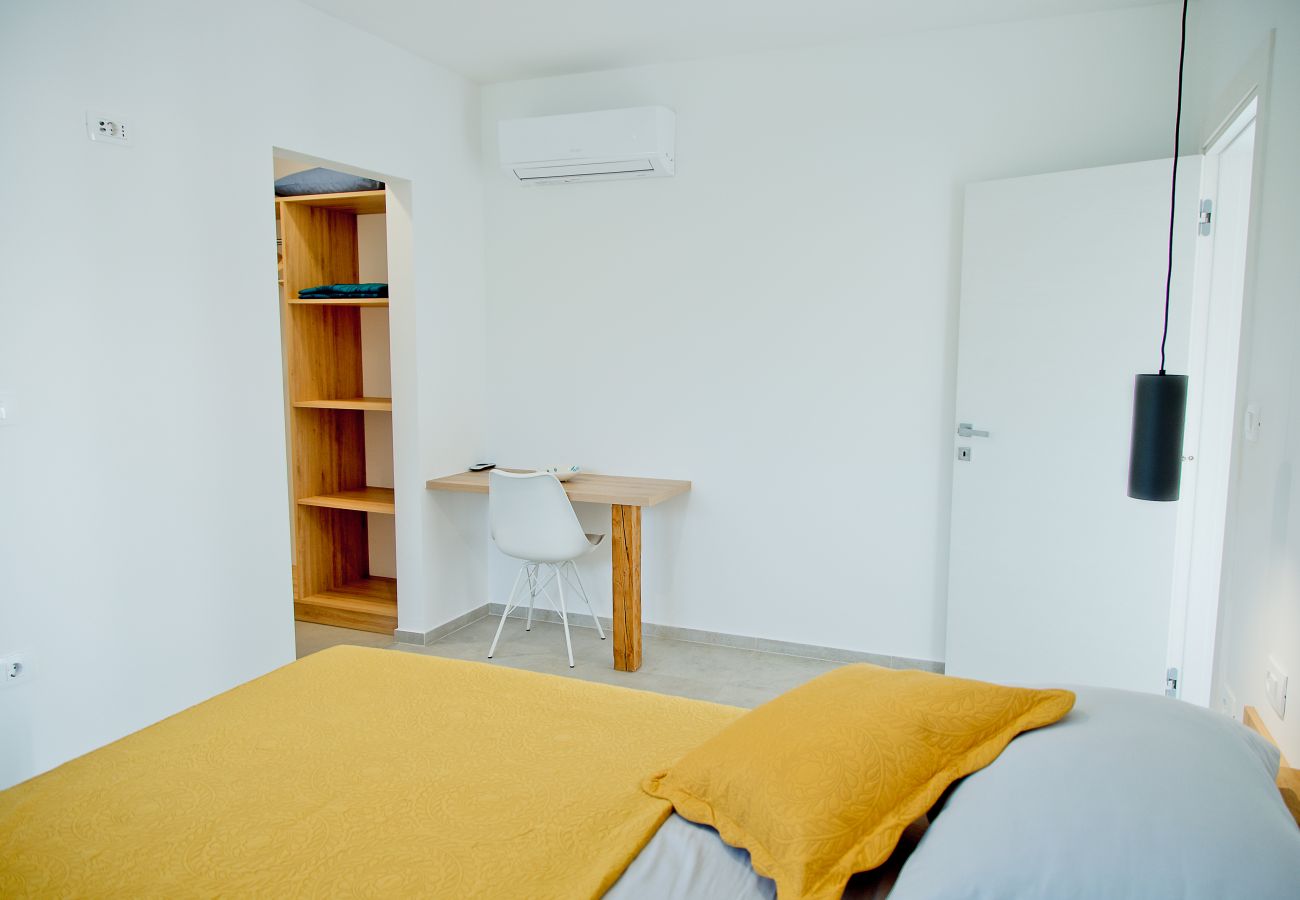 Villa in Želiski - Villa Bateli for 8 people in Central Istria with children playground, jacuzzi and salt-water private pool