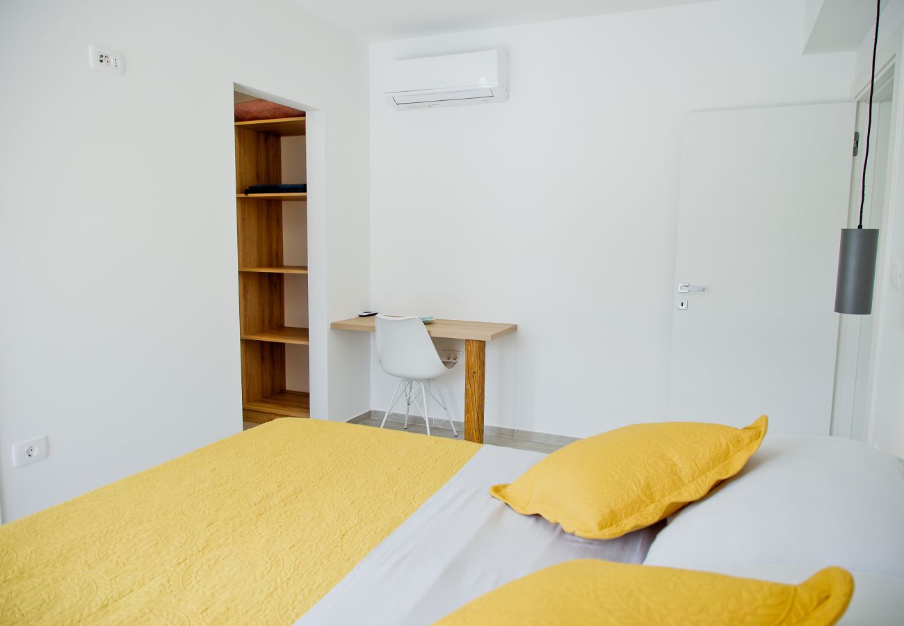 Villa in Želiski - Villa Bateli for 8 people in Central Istria with children playground, jacuzzi and salt-water private pool