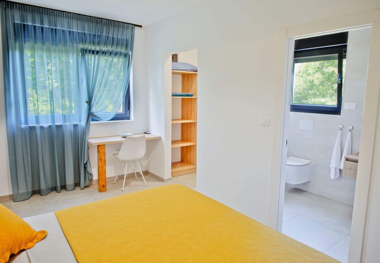 Villa in Želiski - Villa Bateli for 8 people in Central Istria with children playground, jacuzzi and salt-water private pool