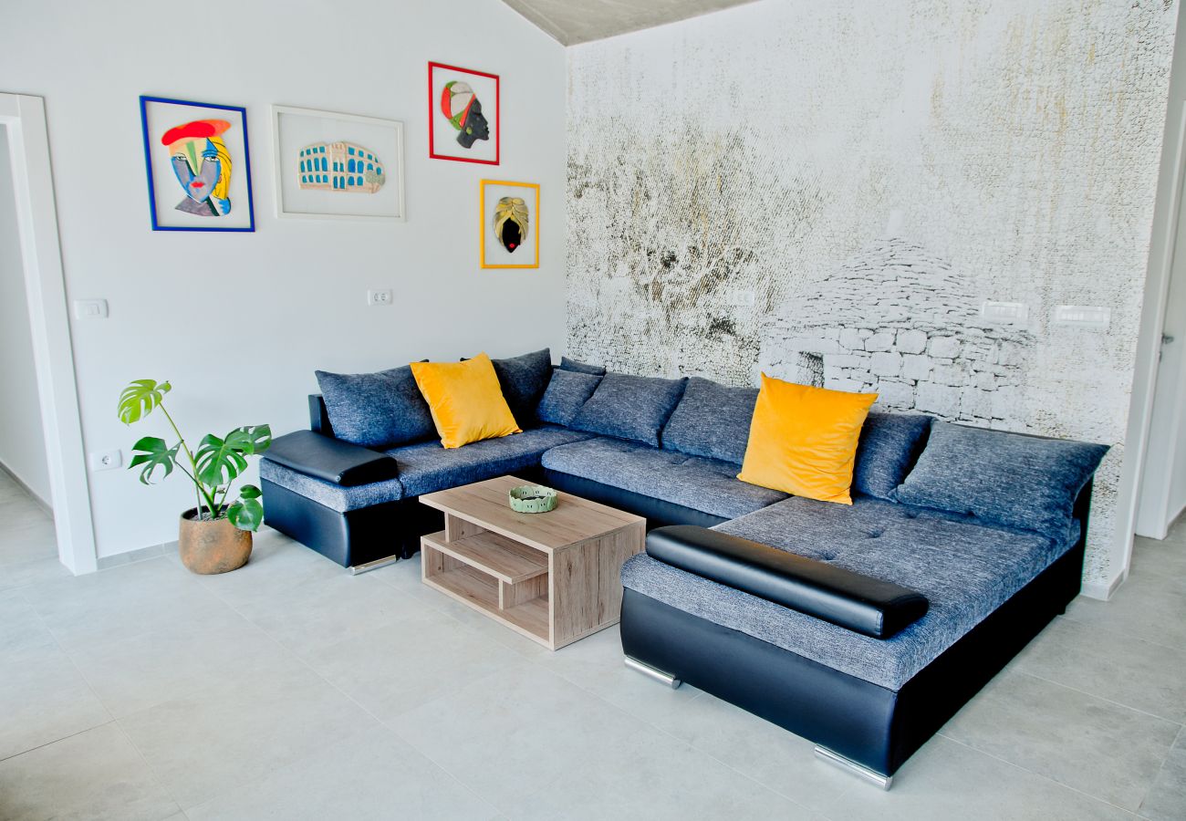 Villa in Želiski - Villa Bateli for 8 people in Central Istria with children playground, jacuzzi and salt-water private pool