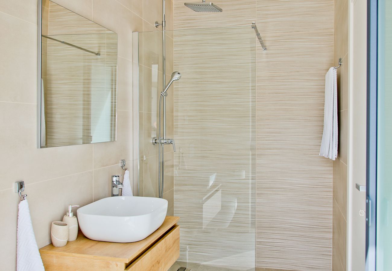 Villa in Želiski - Villa Bateli for 8 people in Central Istria with children playground, jacuzzi and salt-water private pool