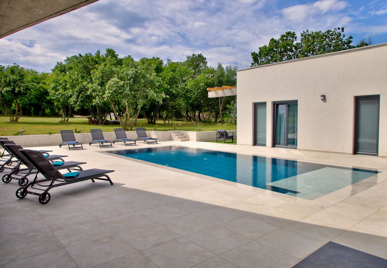 Villa in Želiski - Villa Bateli for 8 people in Central Istria with children playground, jacuzzi and salt-water private pool