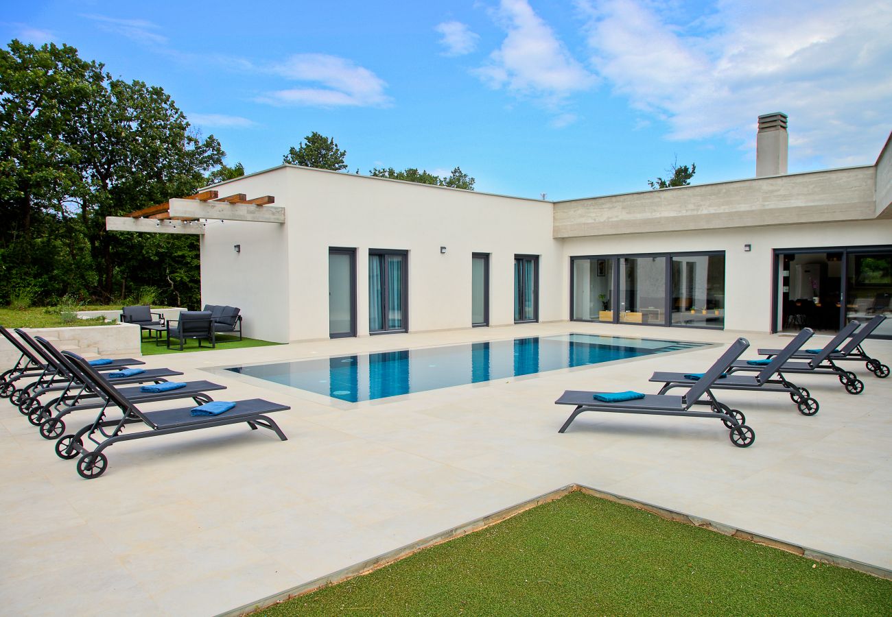 Villa in Želiski - Villa Bateli for 8 people in Central Istria with children playground, jacuzzi and salt-water private pool