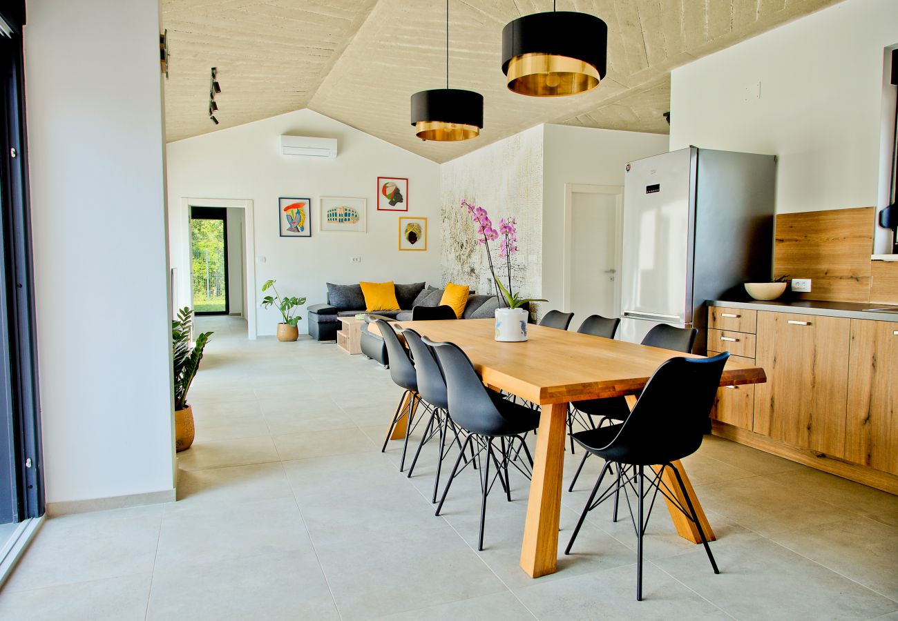 Villa in Želiski - Villa Bateli for 8 people in Central Istria with children playground, jacuzzi and salt-water private pool