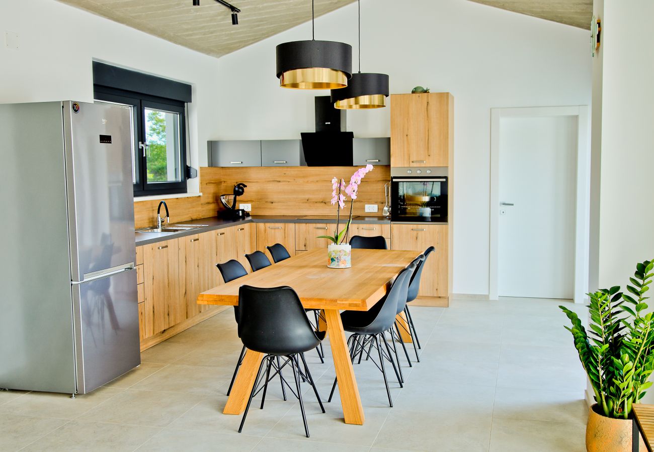 Villa in Želiski - Villa Bateli for 8 people in Central Istria with children playground, jacuzzi and salt-water private pool