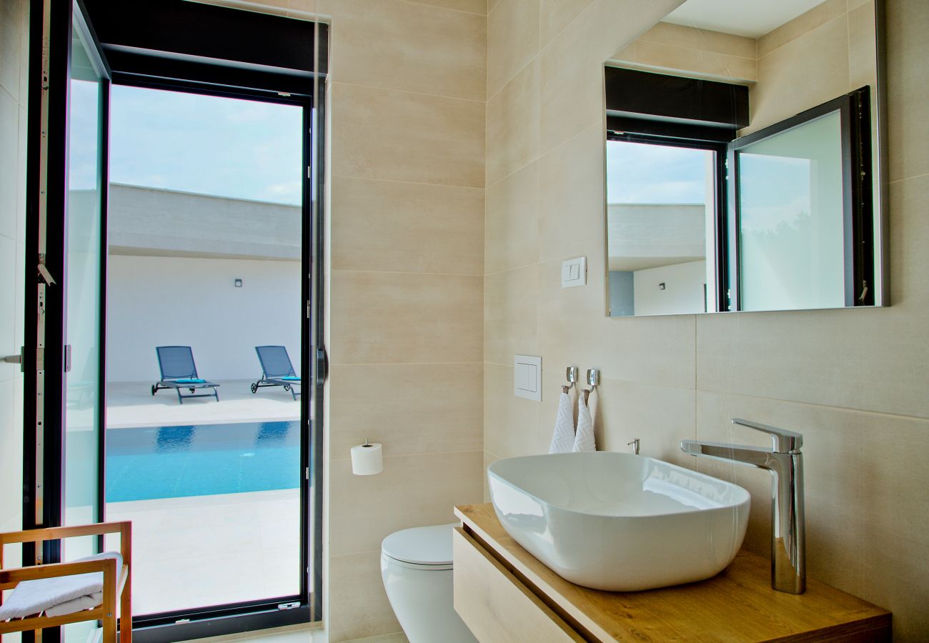 Villa in Želiski - Villa Bateli for 8 people in Central Istria with children playground, jacuzzi and salt-water private pool