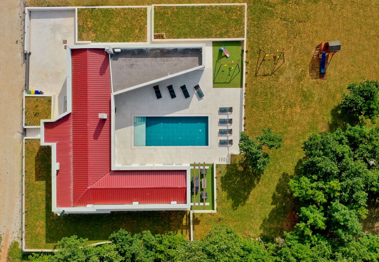 Villa in Želiski - Villa Bateli for 8 people in Central Istria with children playground, jacuzzi and salt-water private pool