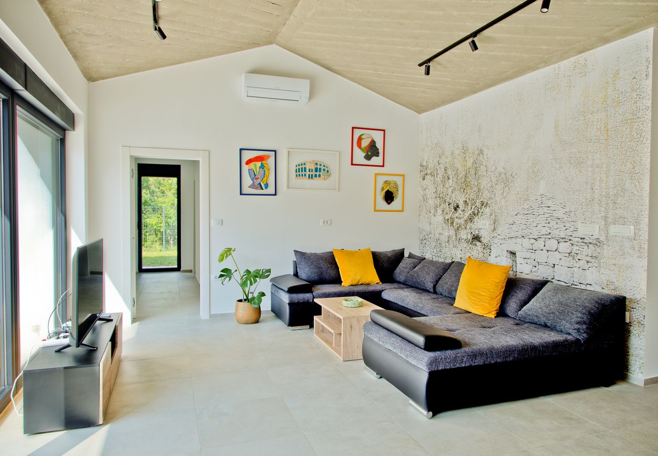 Villa in Želiski - Villa Bateli for 8 people in Central Istria with children playground, jacuzzi and salt-water private pool
