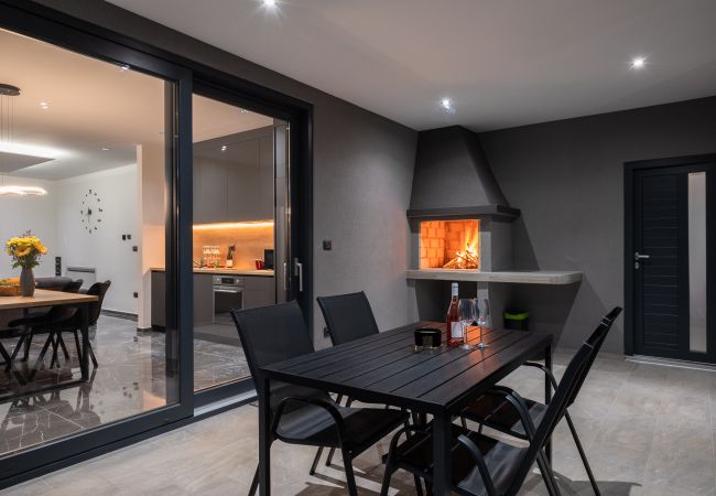 Villa in Sveta Nedelja - Villa Alison Deluxe for 4 + 2 near Labin - Rabac with heated pool & spa Villa in Sveta Nedelja - Villa Alison Deluxe for 4 + 2 near Labin - Rabac with heated pool & spa