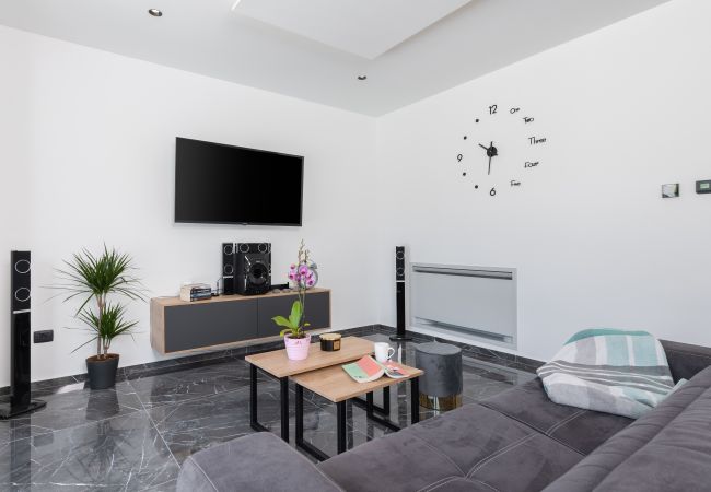 Villa in Sveta Nedelja - Villa Alison Deluxe for 4 + 2 near Labin - Rabac with heated pool & spa Villa in Sveta Nedelja - Villa Alison Deluxe for 4 + 2 near Labin - Rabac with heated pool & spa