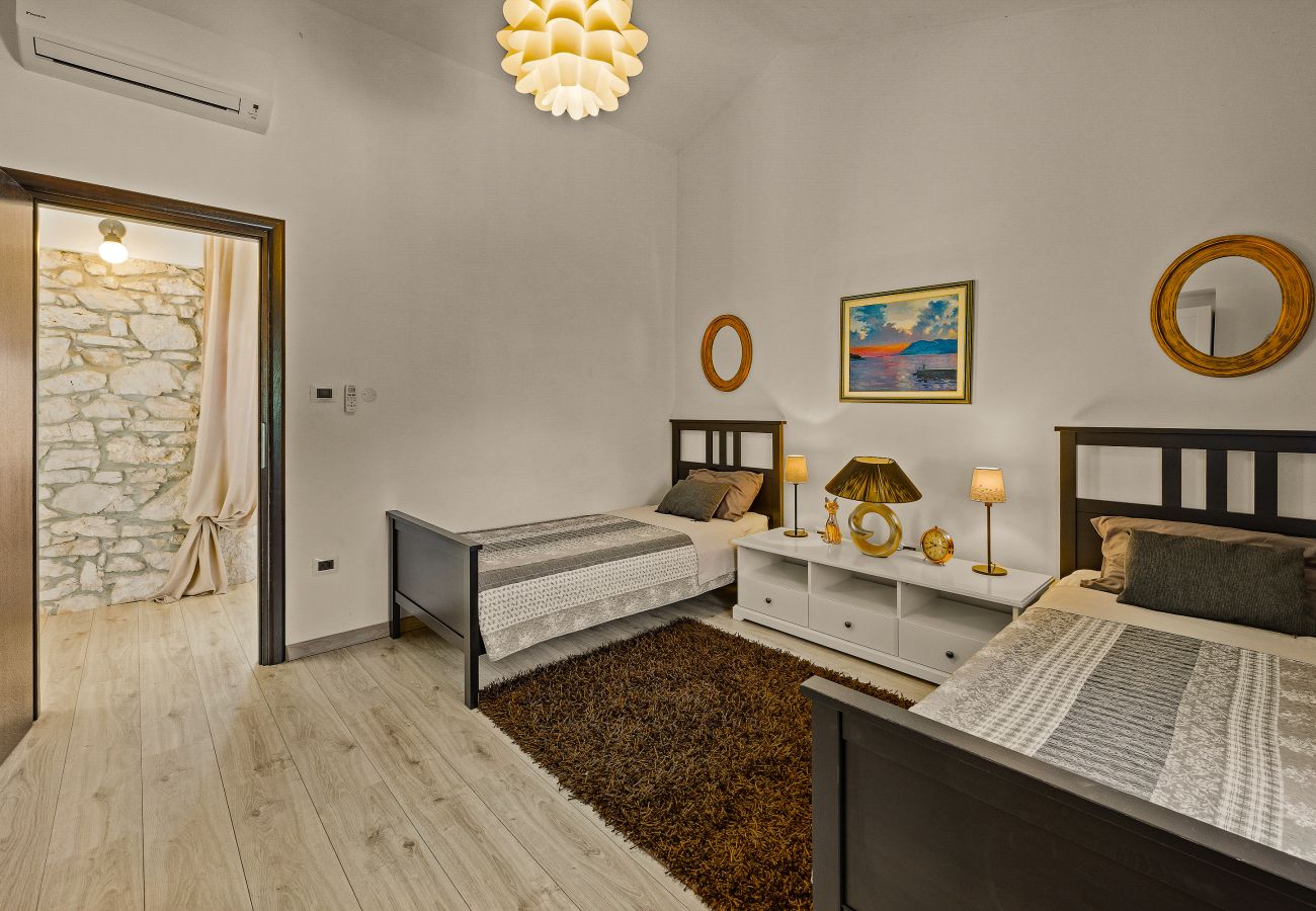 Villa in Labin - Charming Villa Antoana for families and kids in Labin - Rabac with children playground & private pool