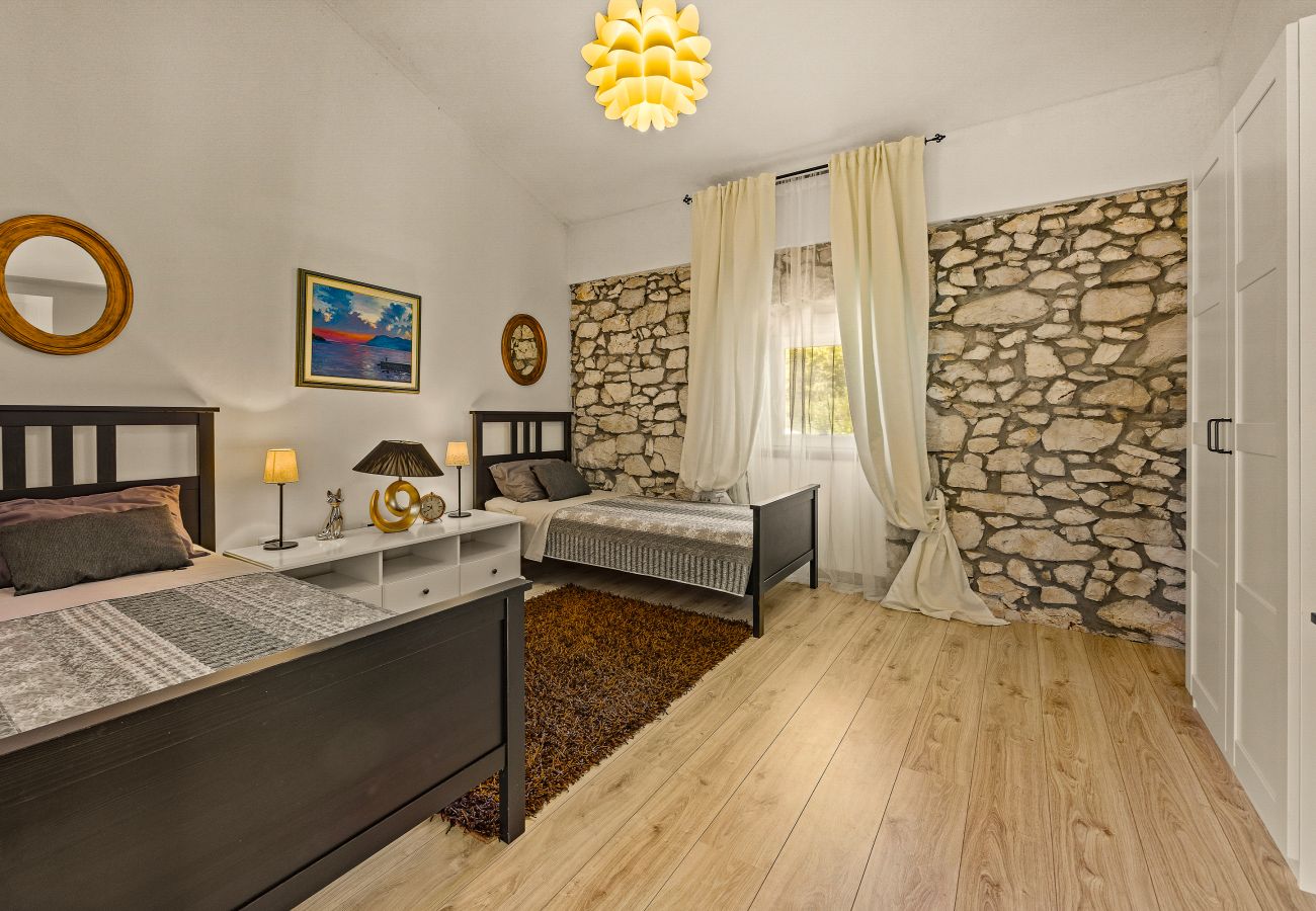 Villa in Labin - Charming Villa Antoana for families and kids in Labin - Rabac with children playground & private pool