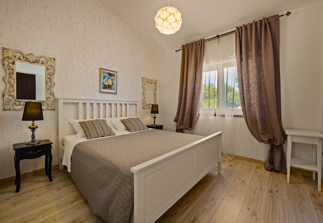 Villa in Labin - Charming Villa Antoana for families and kids in Labin - Rabac with children playground & private pool
