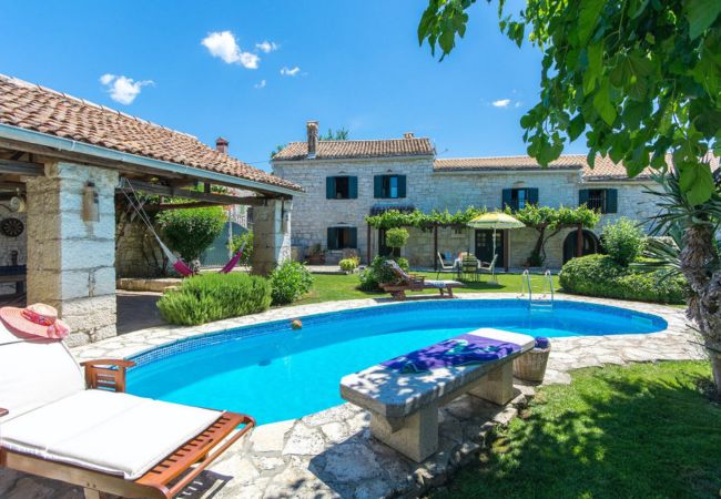 Villa/Dettached house in Mrgani - Villa Captain Morgan for 8 people in Central Istria - pet friendly with private pool