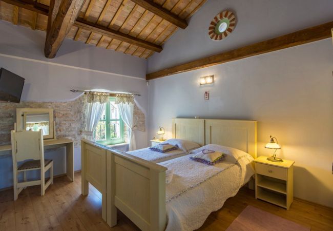 Villa in Tar - Villa Judita for kids & families near Novigrad with large garden & only 2 km from the beach - for 10 people Villa in Tar - Villa Judita for kids & families near Novigrad with large garden & only 2 km from the beach - for 10 people