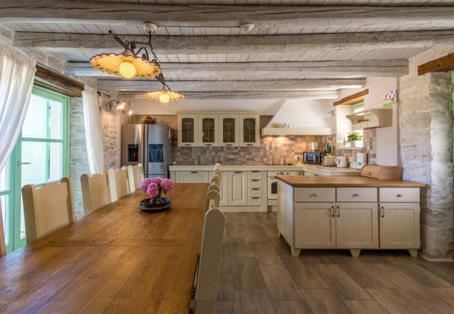 Villa in Tar - Villa Judita for kids & families near Novigrad with large garden & only 2 km from the beach - for 10 people Villa in Tar - Villa Judita for kids & families near Novigrad with large garden & only 2 km from the beach - for 10 people
