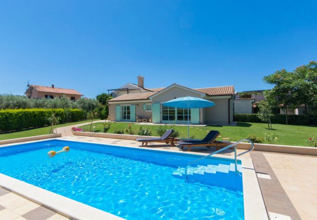 Villa in Tar - Villa Judita for kids & families near Novigrad with large garden & only 2 km from the beach - for 10 people Villa in Tar - Villa Judita for kids & families near Novigrad with large garden & only 2 km from the beach - for 10 people