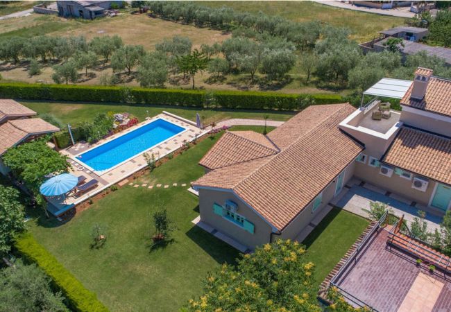 Villa in Tar - Villa Judita for kids & families near Novigrad with large garden & only 2 km from the beach - for 10 people Villa in Tar - Villa Judita for kids & families near Novigrad with large garden & only 2 km from the beach - for 10 people