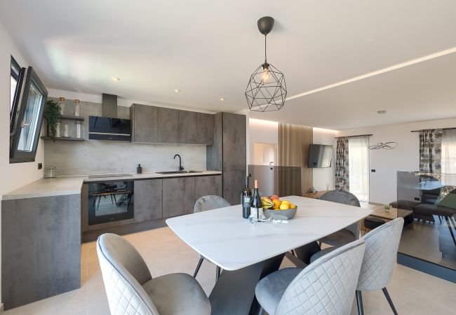 Villa in Štinjan - Villa Meri near Pula for 6 people with heated pool & only 500 m from the beach Villa in Štinjan - Villa Meri near Pula for 6 people with heated pool & only 500 m from the beach
