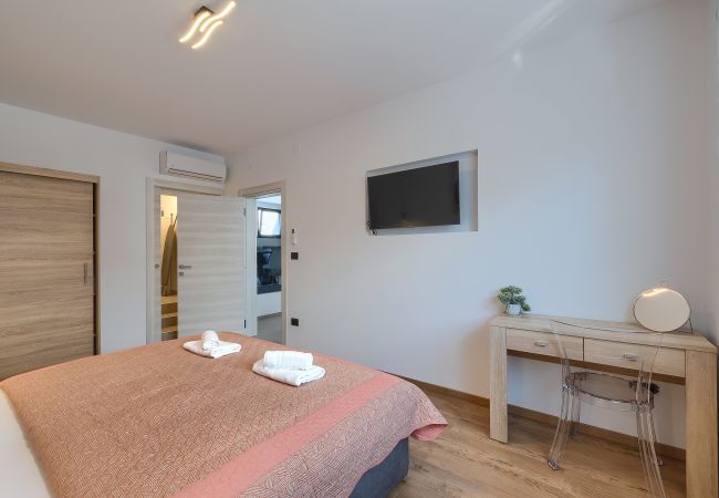 Villa in Štinjan - Villa Meri near Pula for 6 people with heated pool & only 500 m from the beach Villa in Štinjan - Villa Meri near Pula for 6 people with heated pool & only 500 m from the beach