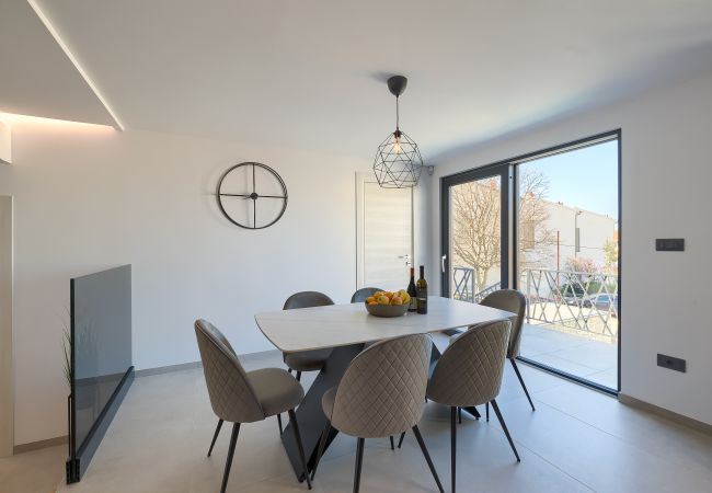 Villa in Štinjan - Villa Meri near Pula for 6 people with heated pool & only 500 m from the beach Villa in Štinjan - Villa Meri near Pula for 6 people with heated pool & only 500 m from the beach