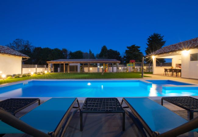 Villa in Šišan - Villa Alba Bianca near Pula for 6 people with children playground and wellness Villa in Šišan - Villa Alba Bianca near Pula for 6 people with children playground and wellness