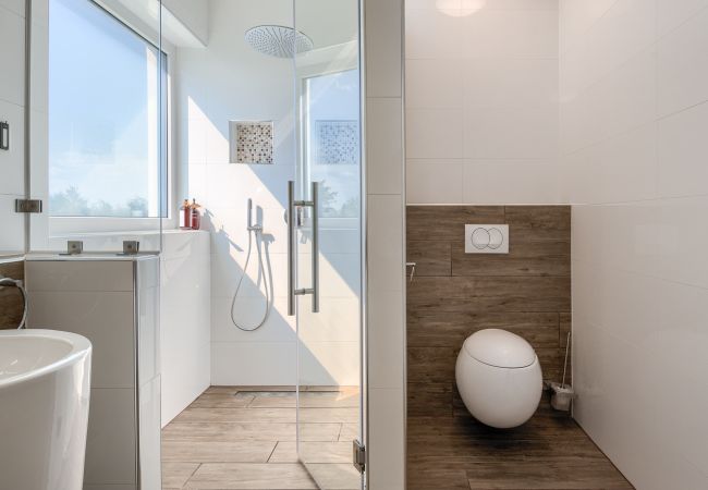 Villa in Juršici - Villa LaDominika for 14 people with wellness, tennis court, 50 m2 heated pool in Central Istria Villa in Juršici - Villa LaDominika for 14 people with wellness, tennis court, 50 m2 heated pool in Central Istria