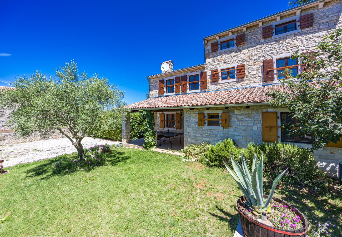 Villa in Divšici - Villa Boduleri for 9 people in Central Istria with private pool & children playground 