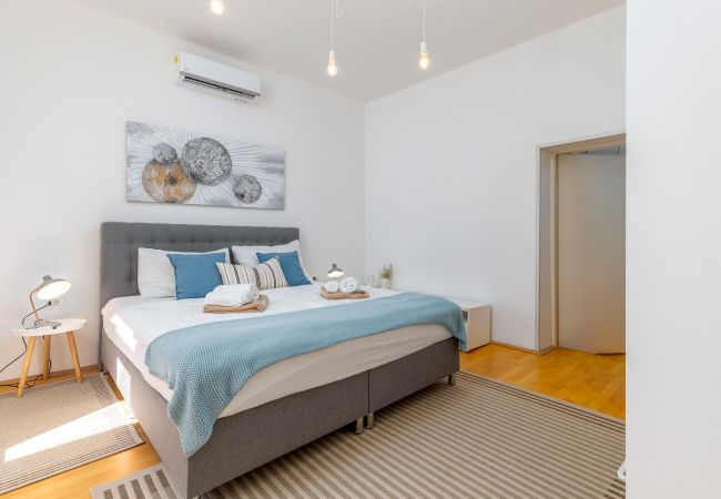 Villa in Pula - Villa Amia in Pula for 6 people with jacuzzi & kids playground - pet friendly Villa in Pula - Villa Amia in Pula for 6 people with jacuzzi & kids playground - pet friendly