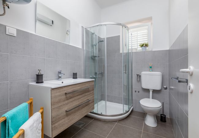 Villa in Pula - Villa Amia in Pula for 6 people with jacuzzi & kids playground - pet friendly Villa in Pula - Villa Amia in Pula for 6 people with jacuzzi & kids playground - pet friendly