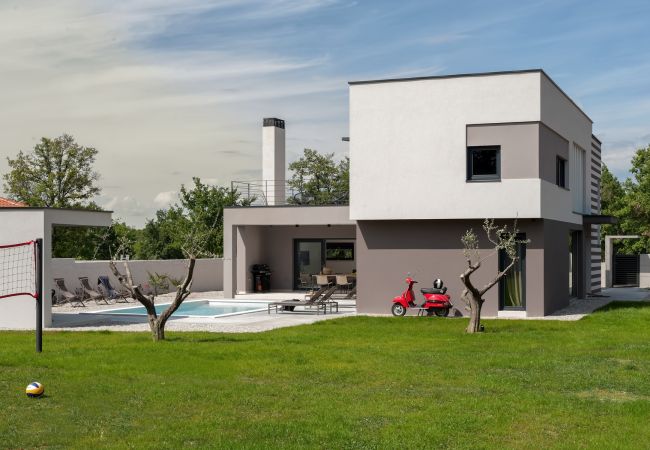 Villa in Gajana - Villa Median for 10 people with sea view, kids playground & pet friendly - only 3 km from beach  Villa in Gajana - Villa Median for 10 people with sea view, kids playground & pet friendly - only 3 km from beach