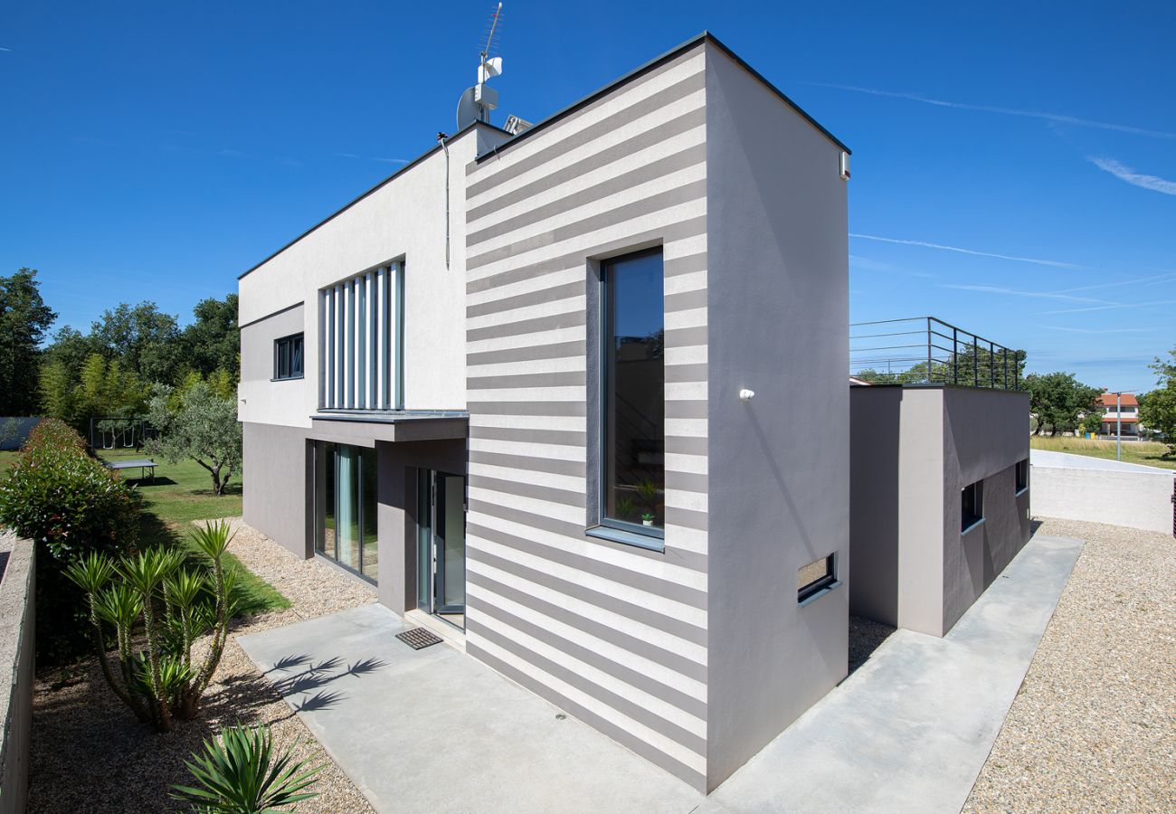 Villa in Gajana - Villa Median for 10 people with sea view, kids playground & pet friendly - only 3 km from beach 