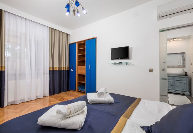 Villa in Umag - Villa Magnolia in Umag for 10 persons - beachfront - with sea view, jacuzzi and fitness area Villa in Umag - Villa Magnolia in Umag for 10 persons - beachfront - with sea view, jacuzzi and fitness area